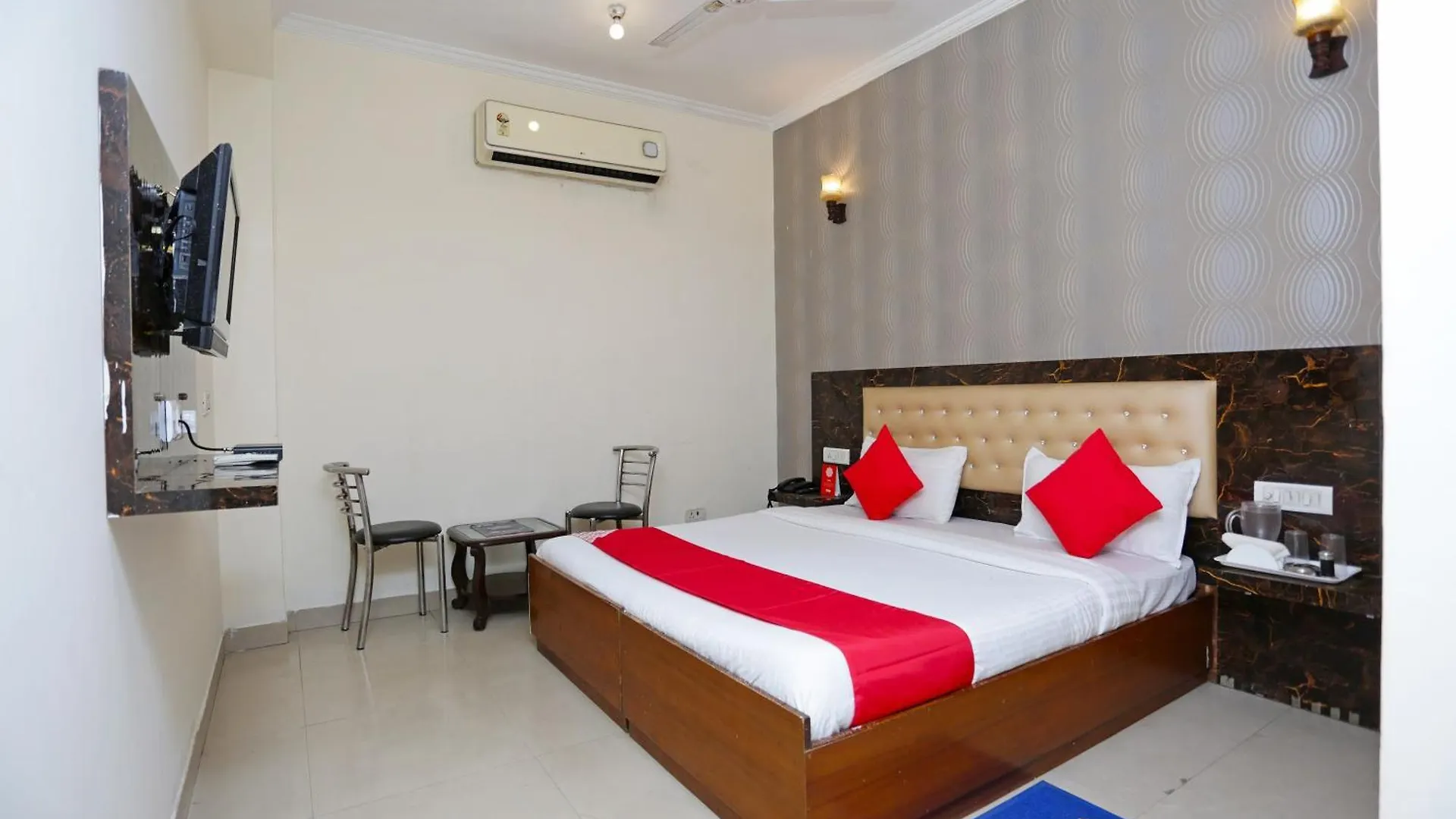 Oyo Flagship Hotel Aamantran Inn Nuova Delhi 3*,  India