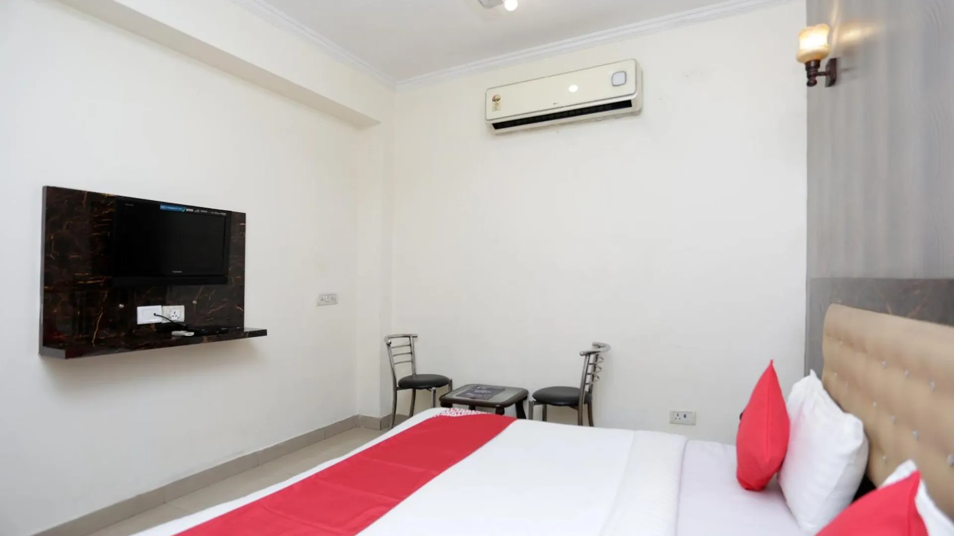 ***  Oyo Flagship Hotel Aamantran Inn Nuova Delhi India