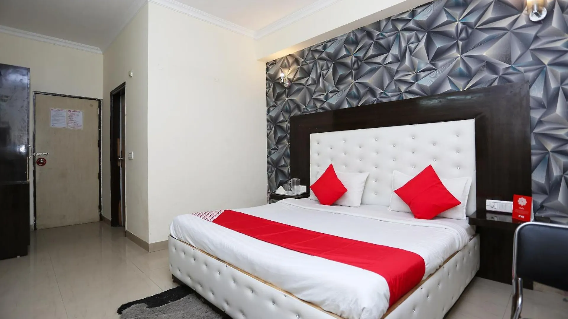 Oyo Flagship Hotel Aamantran Inn نيودلهي